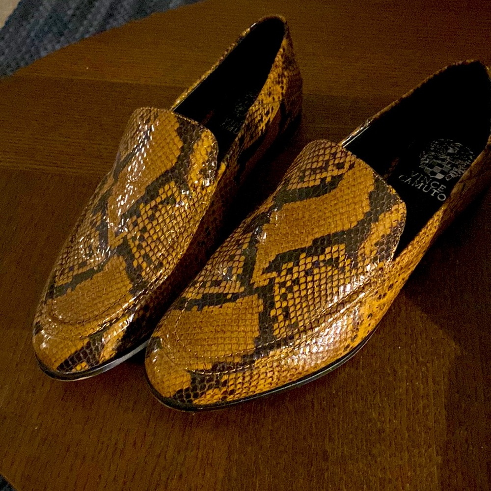 Vince Camuto snakeskin loafers reg. New $89 like new $32
